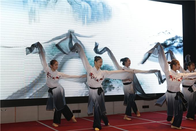 舞蹈表演《墨舞》：唯美的水袖輕撫，演繹了中華民族藝術(shù)的神韻之美