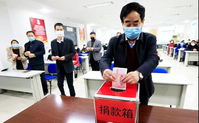  益康黨委書記王忠本同志帶頭捐款