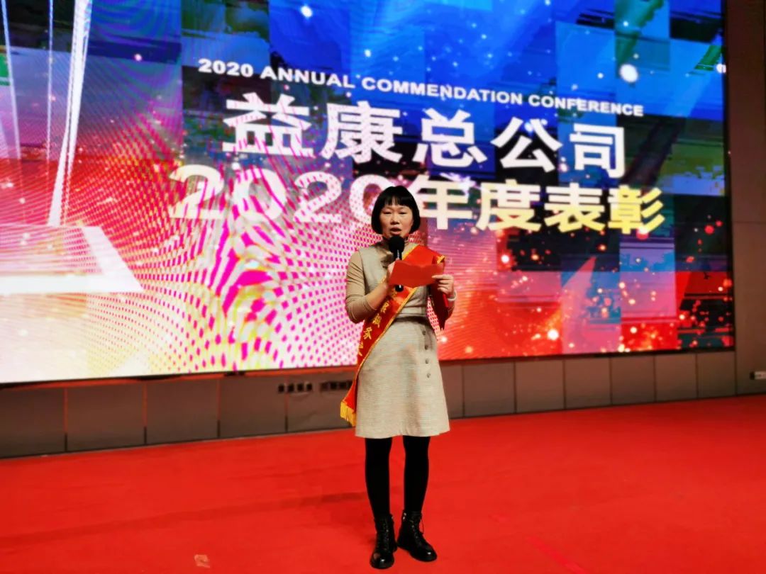 銷(xiāo)售標(biāo)兵獲獎(jiǎng)代表許秋娟發(fā)表獲獎(jiǎng)感言