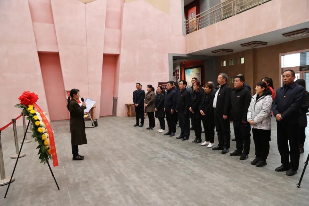▲濟(jì)南益康總公司黨委委員黃輝致“沂蒙六姐妹”追思詞