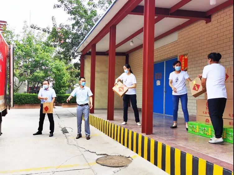 益康“開爐第一餅”整備裝車