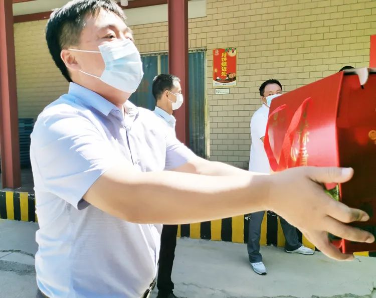 濃情端午送安康，益康香粽情意長(zhǎng)。