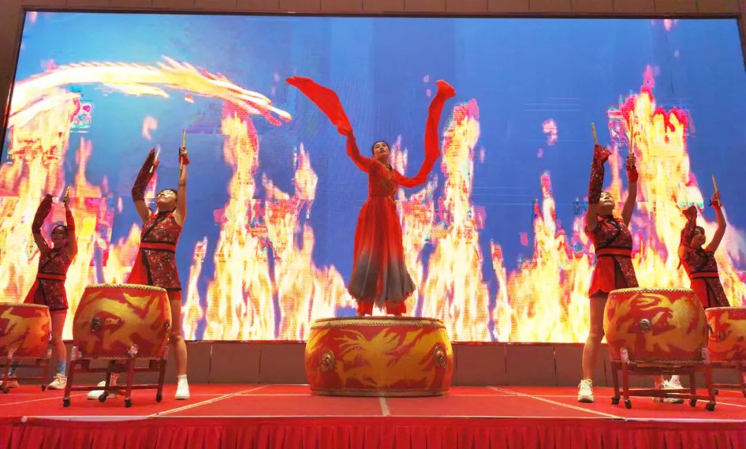 大氣磅礴的中國《龍舞》點(diǎn)燃現(xiàn)場火熱氣氛