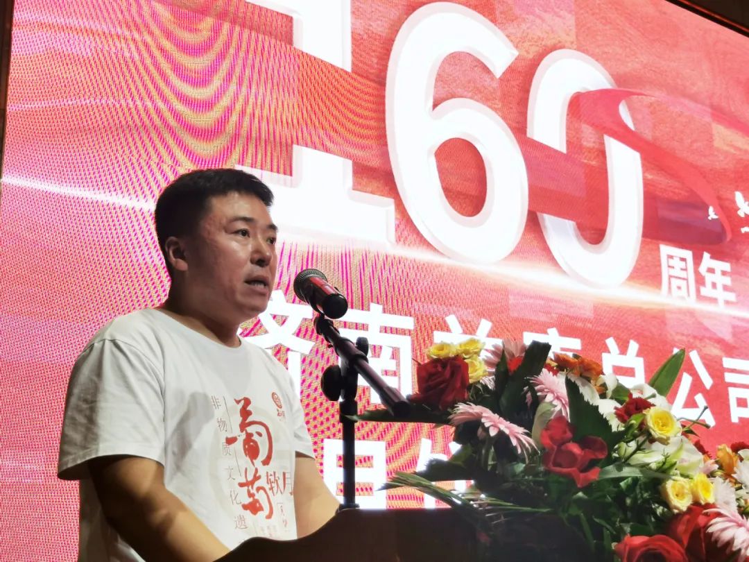   濟(jì)南益康總經(jīng)理何海波致歡迎詞