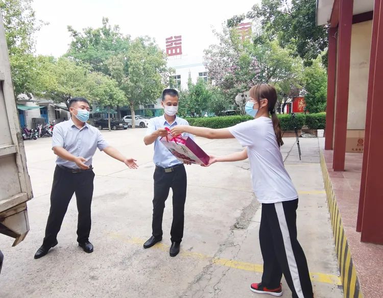 致敬最可愛的人