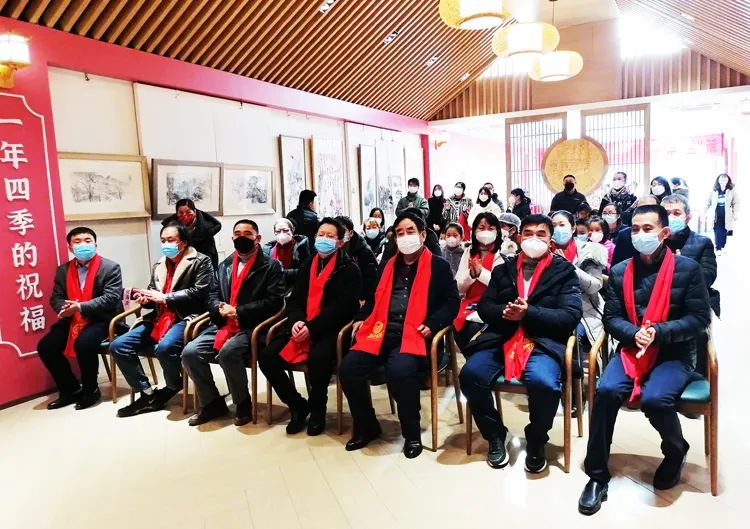 濟(jì)南市非物質(zhì)文化遺產(chǎn)保護(hù)協(xié)會(huì)會(huì)長(zhǎng)、濟(jì)南益康總公司黨委書(shū)記、董事長(zhǎng)王忠本致辭