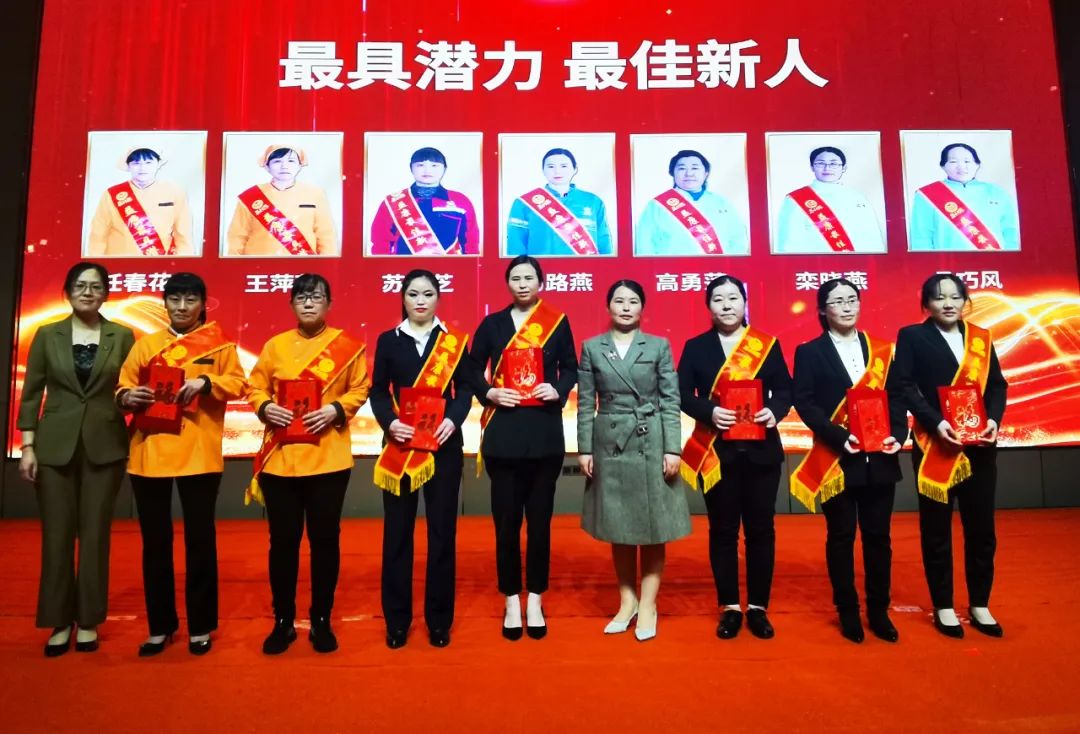 ▲最具潛力獎(jiǎng)、最佳新人獎(jiǎng)獲獎(jiǎng)人員合影
