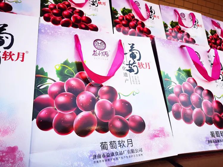 滿載益康人深情厚誼的“葡萄軟月”月餅即將再登“濟南艦”