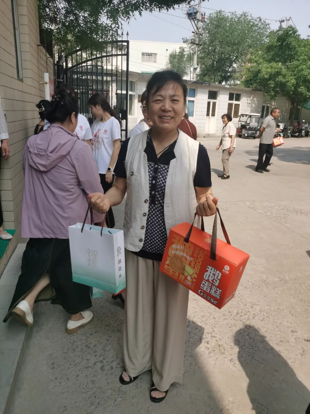 ▲手提益康伴手禮，儀式感滿滿