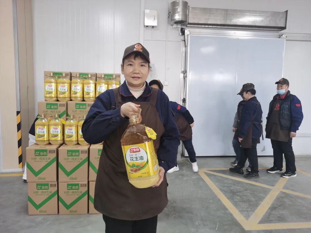 益康益利思年貨發(fā)放現場