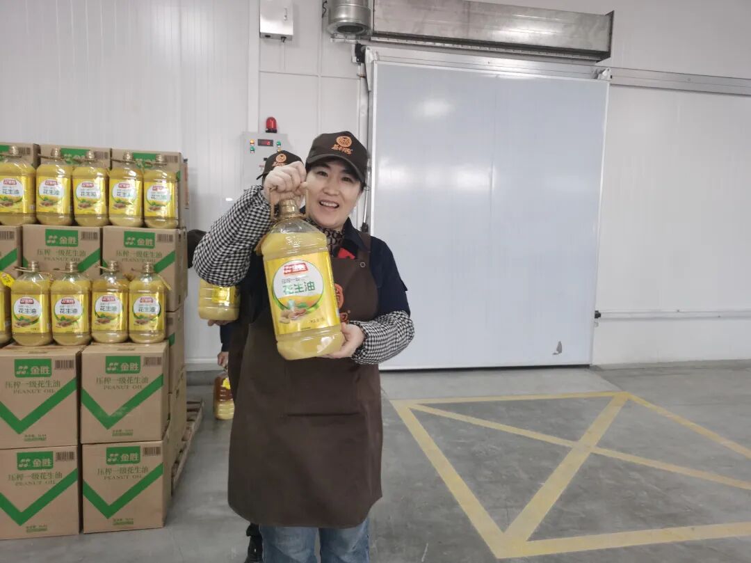 益康益利思年貨發(fā)放現場