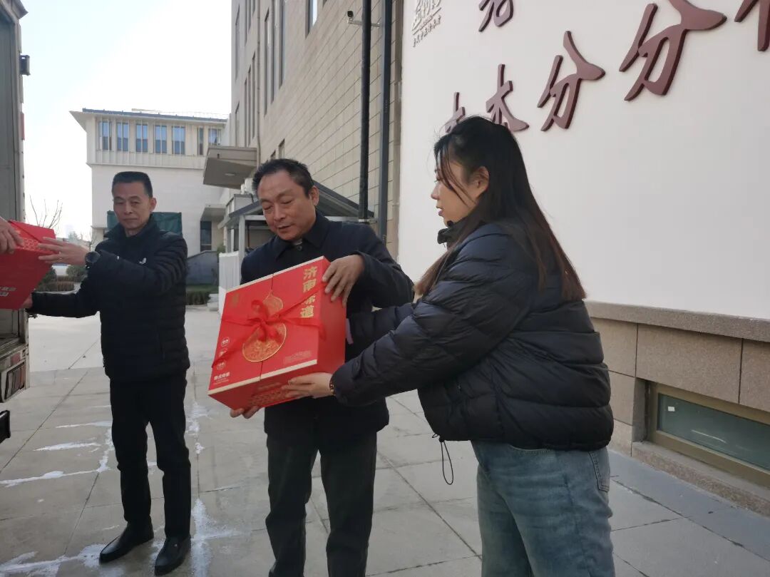 禮贈(zèng)&ldquo;濟(jì)南艦&rdquo;