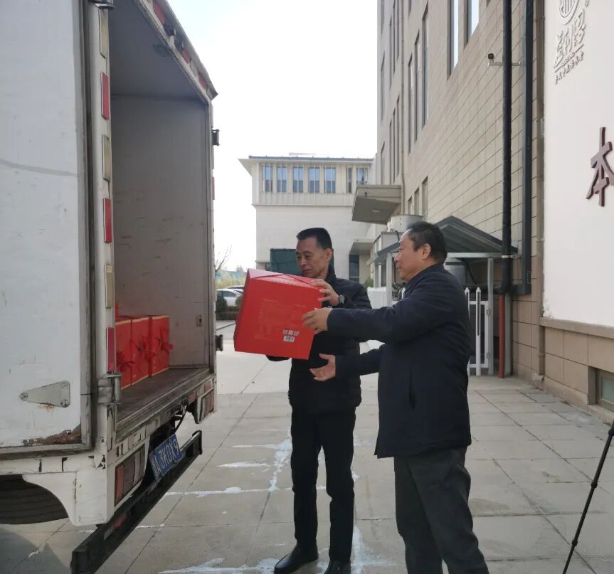 禮贈(zèng)&ldquo;濟(jì)南艦&rdquo;